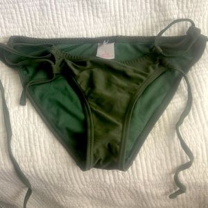Xhilaration NWOT bikini bottoms size small.